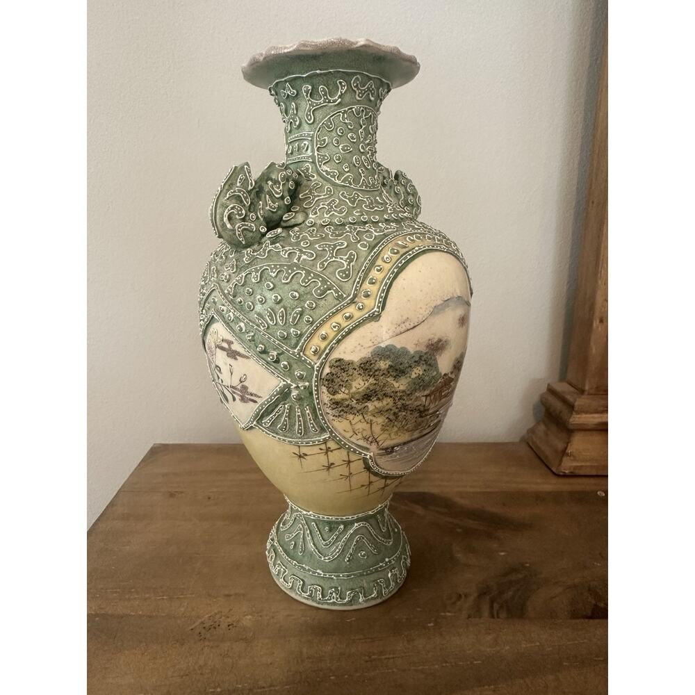 Antique Japanese Heavy Moriage Vase With Hand Painted Crane. 10”T - Picture 6 of 9